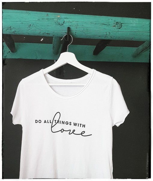 t-shirt "do all things with love" in 4 farben  - ...by sl
