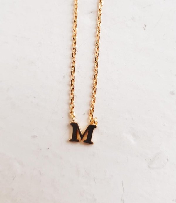 buchstaben kette "m" in gold - pernille corydon